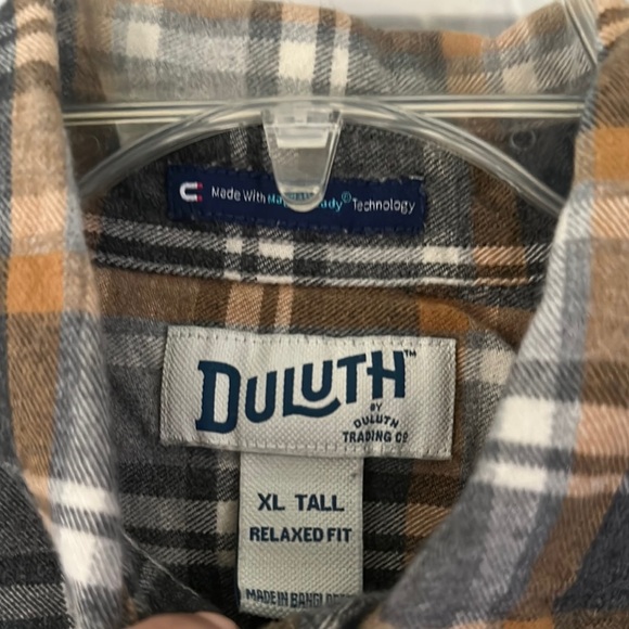 Duluth Trading Co Plaid Button Up Cotton Shirt Gray Tan White Mens XL Tall - Picture 2 of 8